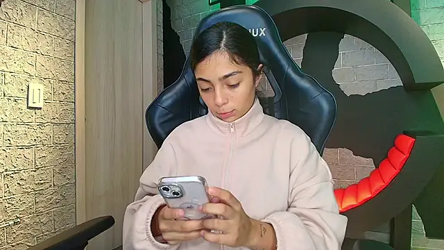 Snapshot of RoousseGil chatting on 01-09-26, 12:08 RoousseGil online show from 01-09-26, 12:08