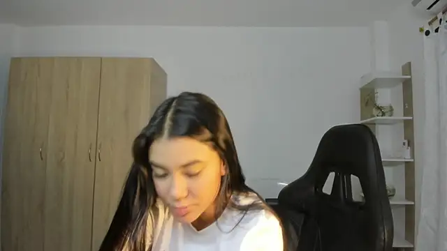 Snapshot of celestes777 chatting on 01-05-26, 06:44 celestes777 online show from 01-05-26, 06:44