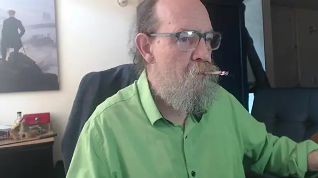 Uncle Hottie online show from 06-25-26, 03:27