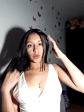 Snapshot of Vania-07 chatting on 03-17-26, 03:33 Vania-07 online show from 03-17-26, 03:33