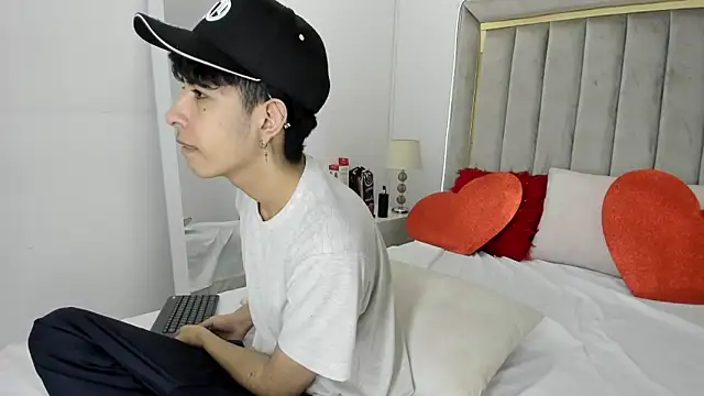 julian xx online show from 02-07-26, 07:39