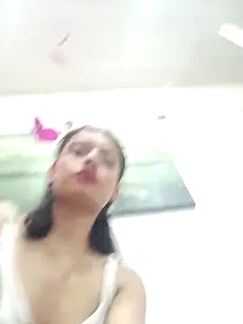 Snapshot of honeyluxe_ chatting on 04-25-26, 05:10 honeyluxe online show from 04-25-26, 05:10