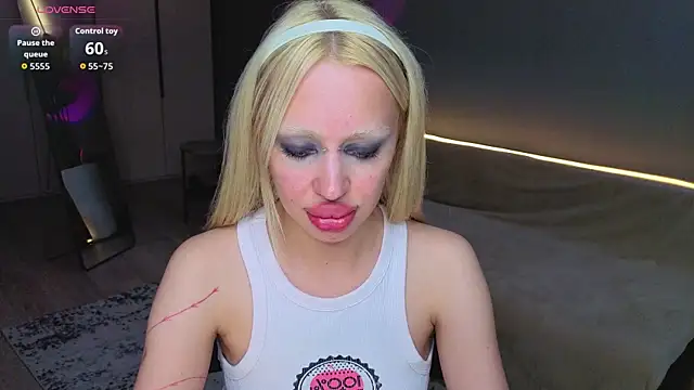 Luna Beverly online show from 07-16-26, 08:26