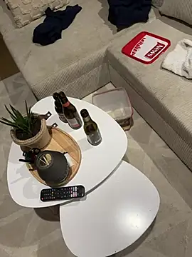 Snapshot of Iconnue chatting on 02-12-26, 11:44 Iconnue online show from 02-12-26, 11:44