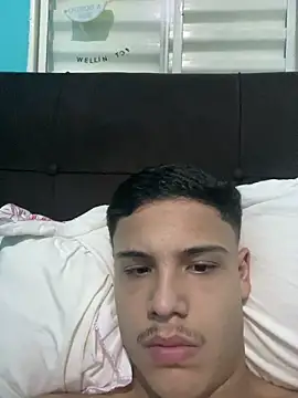 Snapshot of Wellington00_ chatting on 03-05-26, 01:01 Wellington00 online show from 03-05-26, 01:01