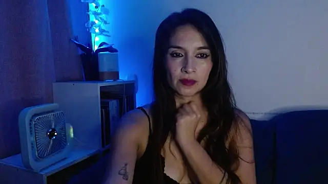 Snapshot of Almaglow_ chatting on 03-02-26, 01:52 Almaglow online show from 03-02-26, 01:52