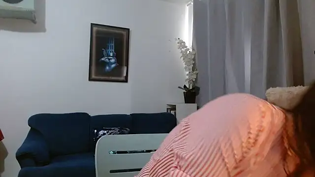 Snapshot of Almaglow_ chatting on 06-02-26, 05:37 Almaglow online show from 06-02-26, 05:37