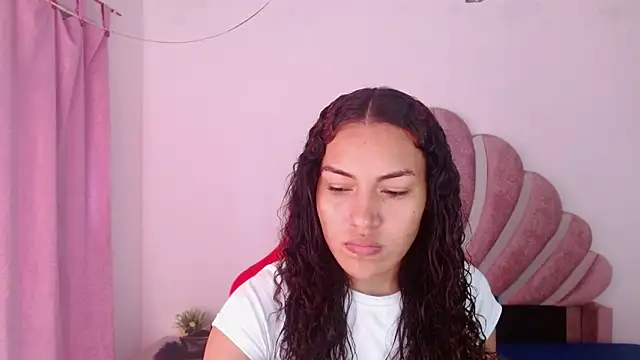 Snapshot of Naya__fox723 chatting on 02-09-26, 05:39 Naya fox723 online show from 02-09-26, 05:39