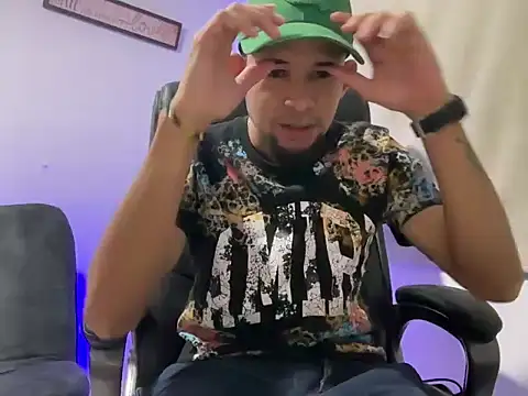 Snapshot of enyel_100 chatting on 01-18-26, 12:47 enyel 100 online show from 01-18-26, 12:47