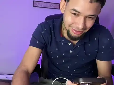 Snapshot of enyel_100 chatting on 02-19-26, 11:17 enyel 100 online show from 02-19-26, 11:17