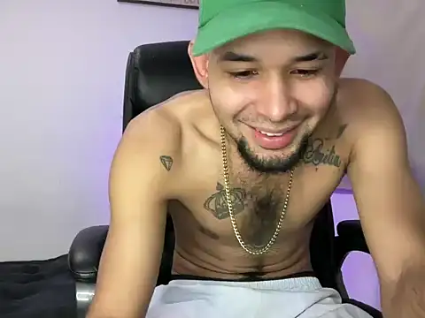 Snapshot of enyel_100 chatting on 03-01-26, 06:21 enyel 100 online show from 03-01-26, 06:21