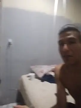 Rodrigohernan19 online show from 04-11-26, 06:51