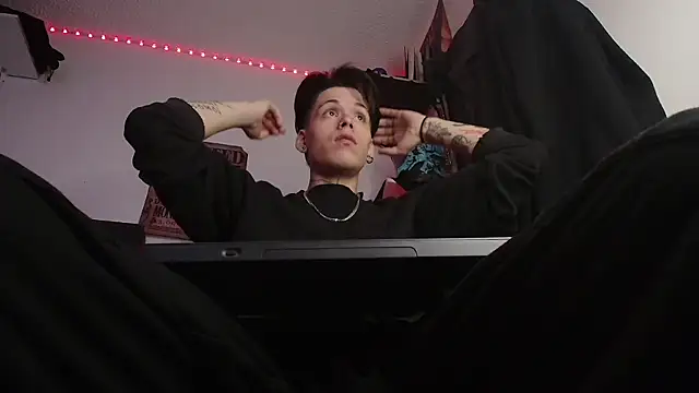 Snapshot of Anhony_Muscle chatting on 01-09-26, 01:25 Anhony Muscle online show from 01-09-26, 01:25