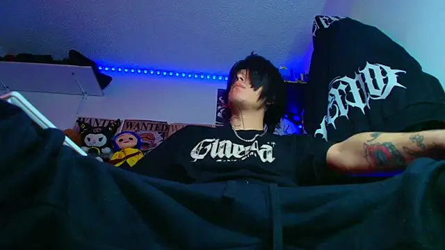 Anhony Muscle online show from 06-24-26, 01:43