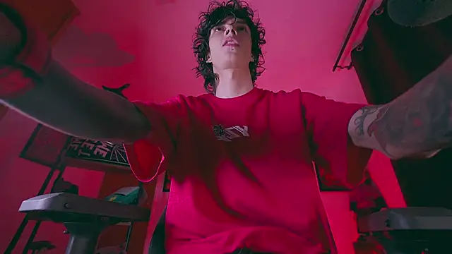 Snapshot of Olliver___y chatting on 02-08-26, 03:43 Olliver y online show from 02-08-26, 03:43