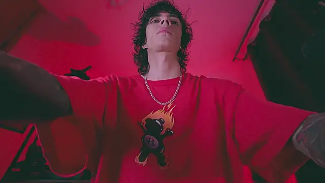 Snapshot of Olliver___y chatting on 02-15-26, 12:40 Olliver y online show from 02-15-26, 12:40