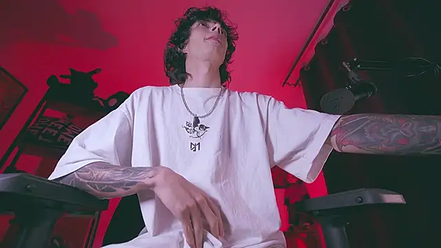 Snapshot of Olliver___y chatting on 02-16-26, 03:02 Olliver y online show from 02-16-26, 03:02