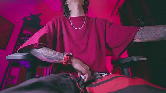 Snapshot of Olliver___y chatting on 02-17-26, 01:35 Olliver y online show from 02-17-26, 01:35