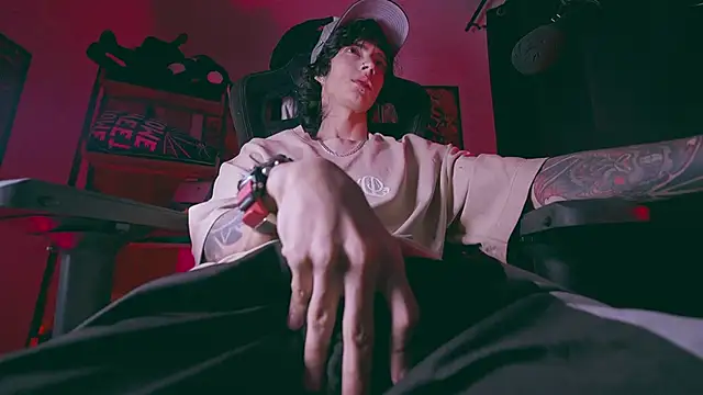 Snapshot of Olliver___y chatting on 03-05-26, 07:48 Olliver y online show from 03-05-26, 07:48