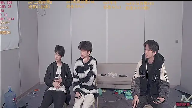 Snapshot of boy-1314 chatting on 01-10-26, 01:35 boy-1314 online show from 01-10-26, 01:35