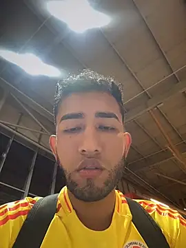 Snapshot of liam_bronw chatting on 06-17-26, 11:38 liam bronw online show from 06-17-26, 11:38