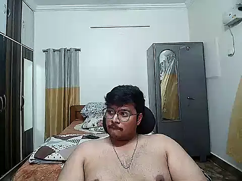 Snapshot of maxi23932 chatting on 05-13-26, 10:23 maxi23932 online show from 05-13-26, 10:23