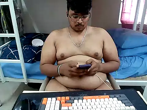Snapshot of maxi23932 chatting on 07-05-26, 11:39 maxi23932 online show from 07-05-26, 11:39