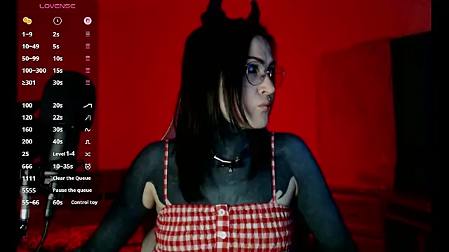 Gloomy Suemi online show from 04-19-26, 09:17