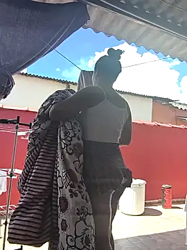 Larissinha015 online show from 01-07-26, 05:37