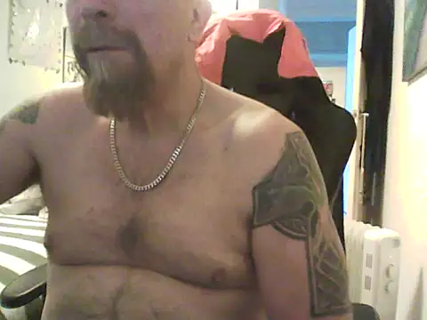 Snapshot of loudandproud chatting on 07-25-26, 06:00 loudandproud online show from 07-25-26, 06:00
