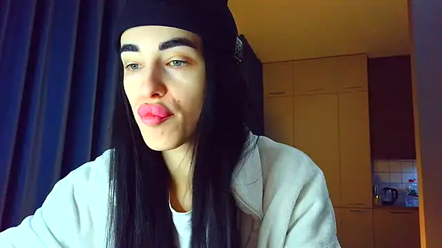 Snapshot of Vlada_Elfie chatting on 01-18-26, 03:38 Vlada Elfie online show from 01-18-26, 03:38