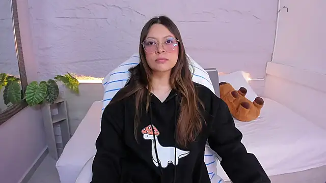 lanna 18  online show from 04-14-26, 12:00