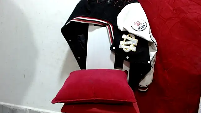 Snapshot of Calientes96 chatting on 01-18-26, 01:09 Calientes96 online show from 01-18-26, 01:09