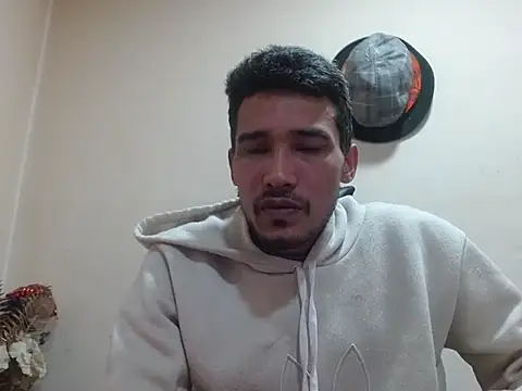 Snapshot of Calientes96 chatting on 02-02-26, 05:50 Calientes96 online show from 02-02-26, 05:50