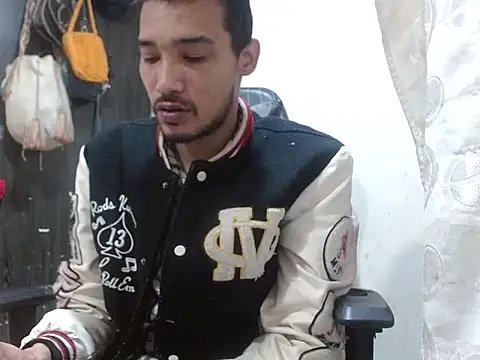 Snapshot of Calientes96 chatting on 02-08-26, 04:05 Calientes96 online show from 02-08-26, 04:05