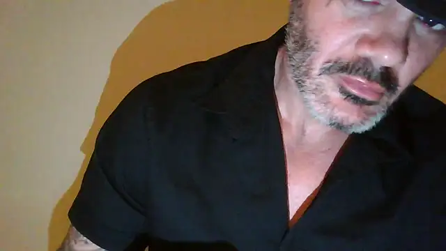 Snapshot of Yvar38 chatting on 02-08-26, 09:51 Yvar38 online show from 02-08-26, 09:51