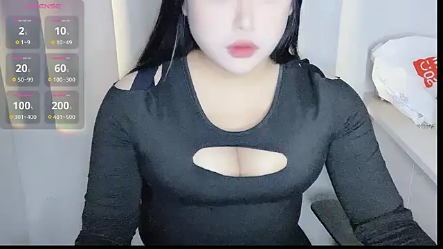 Snapshot of Missqiu-w chatting on 01-06-26, 08:18 Missqiu-w online show from 01-06-26, 08:18