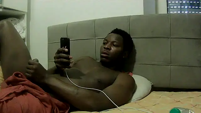 Snapshot of Bigchocco chatting on 06-19-26, 06:29 Bigchocco online show from 06-19-26, 06:29