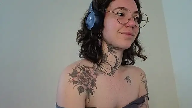 Snapshot of Dirty_Pink chatting on 06-24-26, 08:02 Dirty Pink online show from 06-24-26, 08:02