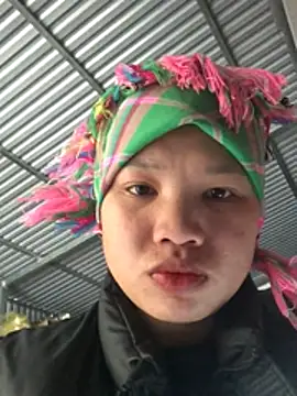 Snapshot of Minhkhue121 chatting on 01-08-26, 08:16 Minhkhue121 online show from 01-08-26, 08:16