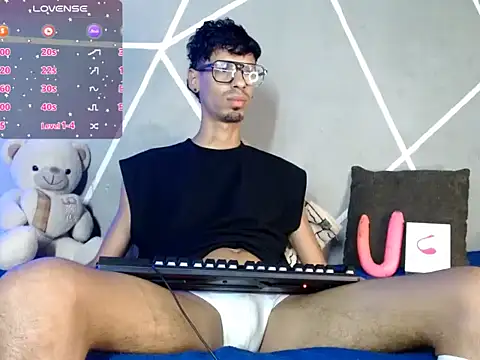 Snapshot of alexx_23cm chatting on 06-07-26, 03:21 alexx 23cm online show from 06-07-26, 03:21