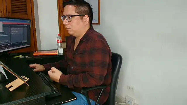 Snapshot of chubby16cm chatting on 01-10-26, 11:20 chubby16cm online show from 01-10-26, 11:20