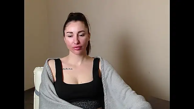 Snapshot of cammila_horn chatting on 02-03-26, 06:40 cammila horn online show from 02-03-26, 06:40