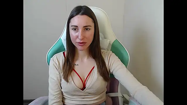 Snapshot of cammila_horn chatting on 02-25-26, 06:23 cammila horn online show from 02-25-26, 06:23