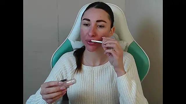 Snapshot of cammila_horn chatting on 03-10-26, 06:40 cammila horn online show from 03-10-26, 06:40