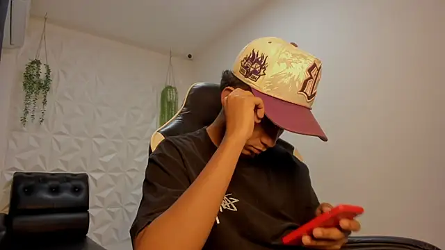 Snapshot of Alluringangel23 chatting on 01-07-26, 01:52 Alluringangel23 online show from 01-07-26, 01:52