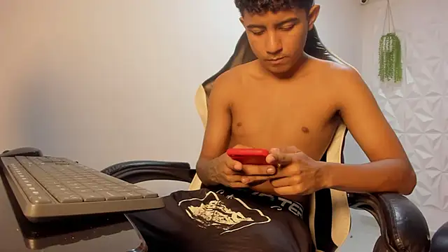 Snapshot of Alluringangel23 chatting on 01-09-26, 01:08 Alluringangel23 online show from 01-09-26, 01:08