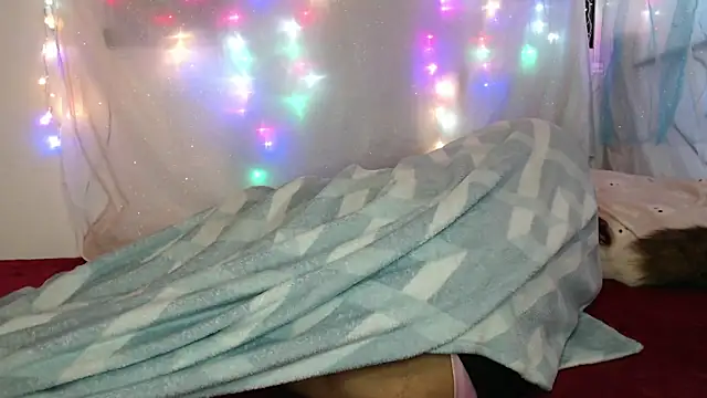 Snapshot of Zuley_foxi chatting on 03-04-26, 02:17 Zuley foxi online show from 03-04-26, 02:17