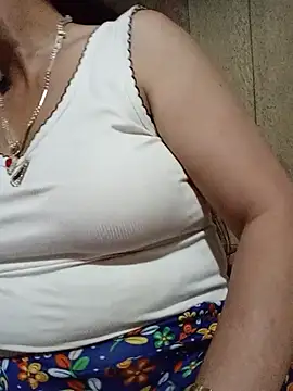 Snapshot of Agnes-baby chatting on 06-27-26, 11:37 Agnes-baby online show from 06-27-26, 11:37
