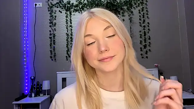 Snapshot of LlsabethHaze chatting on 01-08-26, 05:04 LlsabethHaze online show from 01-08-26, 05:04